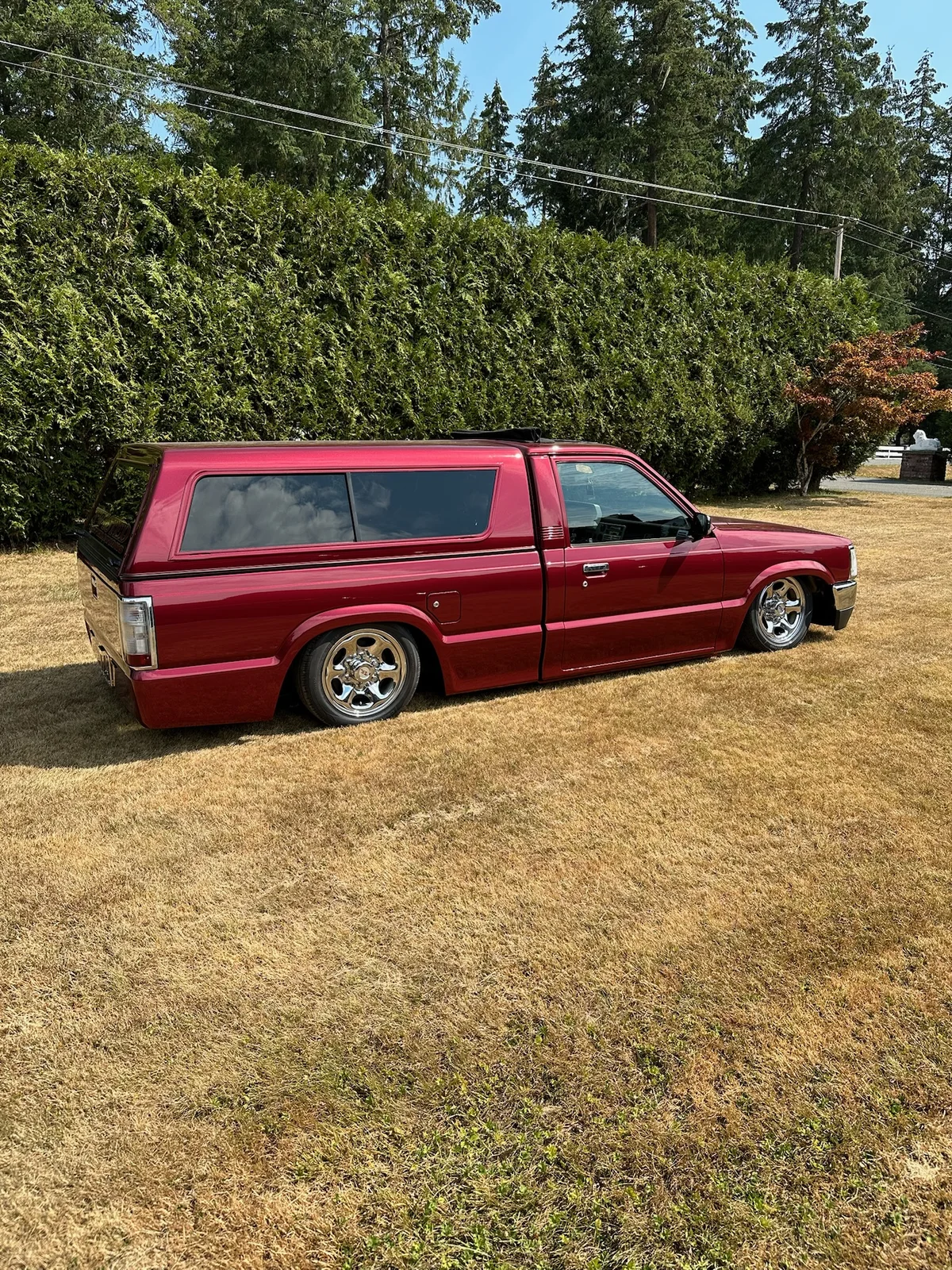Burgundy Mazda, photo 2