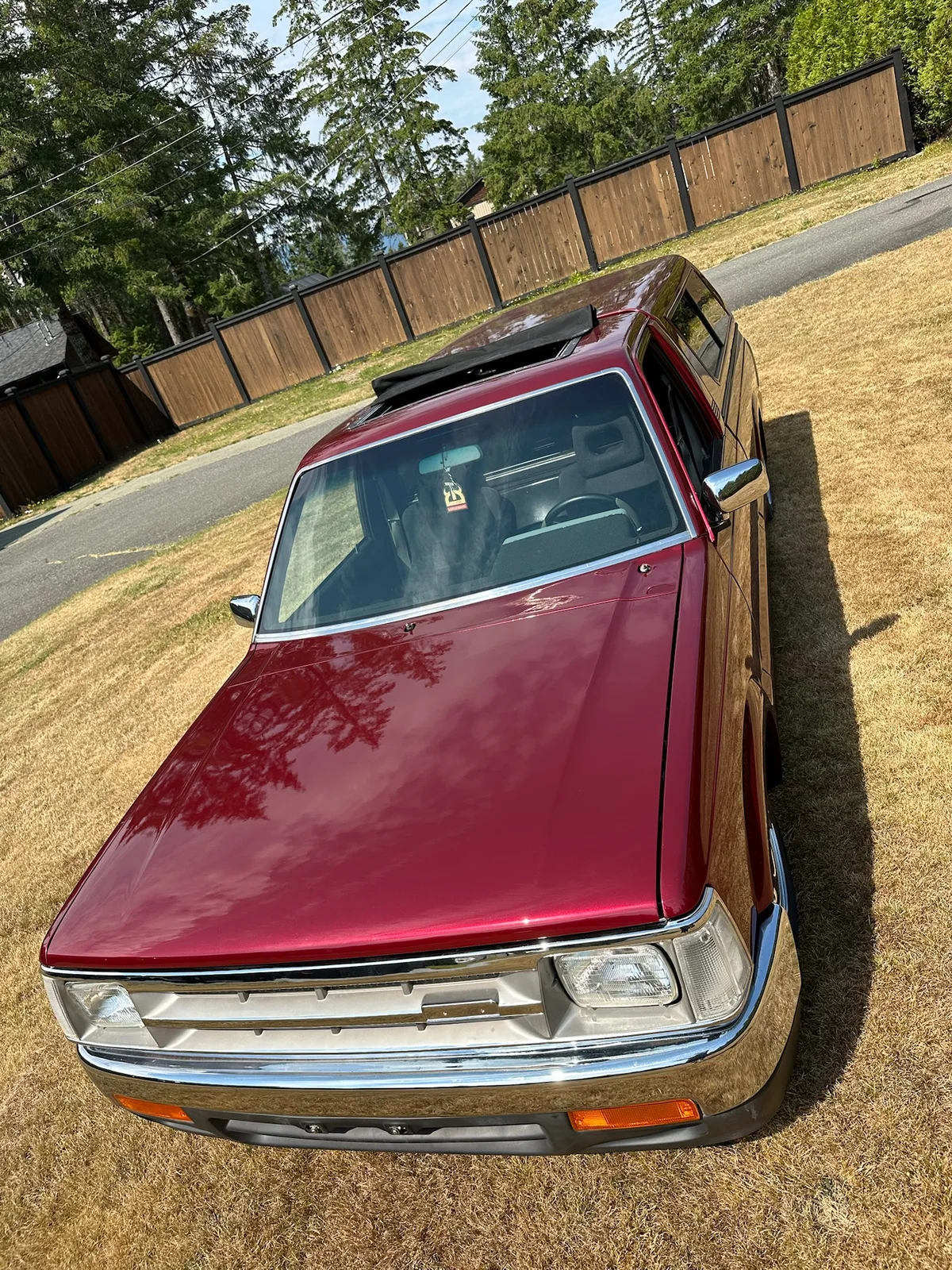 Burgundy Mazda, photo 3